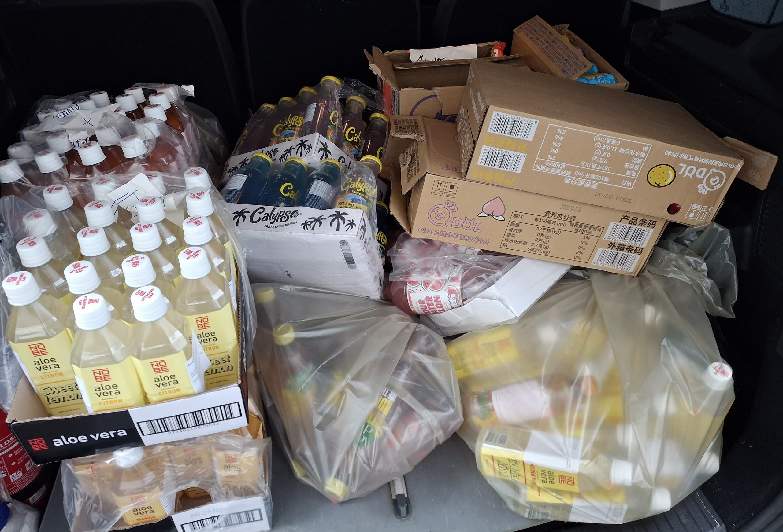 Her ses nogle af de beslag, som myndighederne gjorde i forbindelse med den store kioskaktion i Odense. Foto: Skattestyrelsen. 